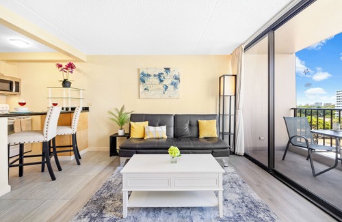Waikiki Apartment | Waikiki Sunset Close to Beach with Parking
