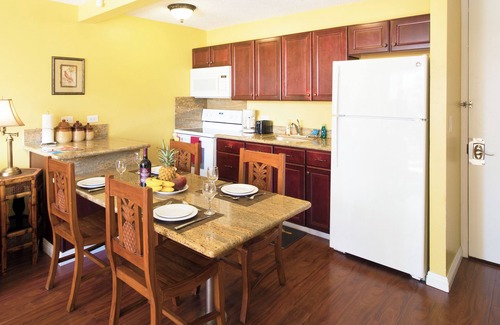 Waikiki Apartment | Waikiki Sunset Close to Beach with Parking