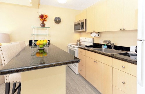 Waikiki Apartment | Waikiki Sunset Close to Beach with Parking