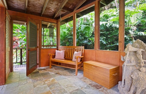 Honokaa House | Waipio Botanical Gardens in the heart of Waipio with waterfall & beach access!