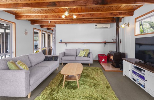Waiwera House | Waiwera Estuary Escape - Waiwera Accommodation