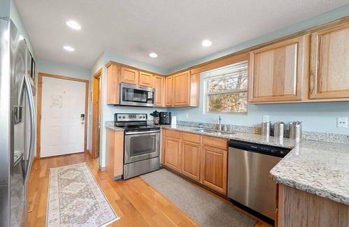 Lakeside Estates House | Wake Dreams' Lakefront Cabin, Private Covered Dock, Private Hot Tub, sleeps 30