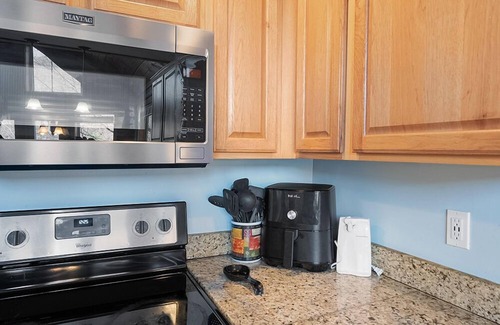 Lakeside Estates House | Wake Dreams' Lakefront Cabin, Private Covered Dock, Private Hot Tub, sleeps 30