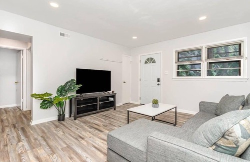 Northeast Virginia Beach House | Wake Forest Bungalow - Suite B