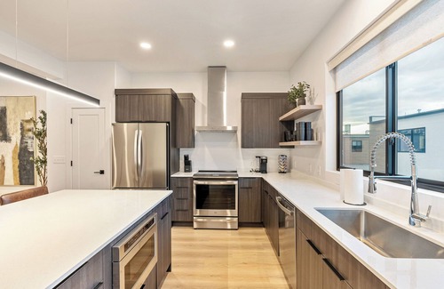 Millcreek House | Wake to breathtaking views! - WIFI/FIREPLACE/AC