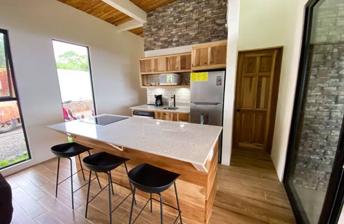Jaco House | Wake to the birds, sleep to the sound of the waves