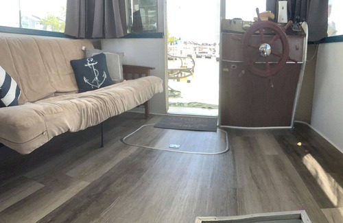 Port Clinton Boat Rental | Wake up ON the lake aboard Afternoon Delight