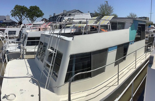 Port Clinton Boat Rental | Wake up ON the lake aboard Afternoon Delight