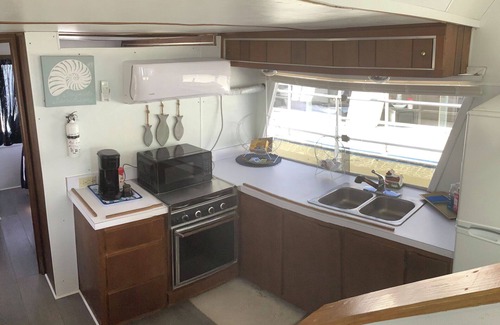 Port Clinton Boat Rental | Wake up ON the lake aboard Sleuth!