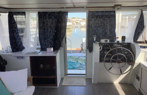 Port Clinton Boat Rental | Wake up ON the lake aboard Sleuth!