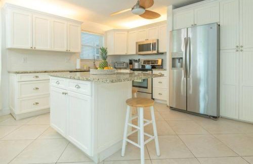 Fort Pierce Shores Villa | Wake Up to Beach Waves - 2BR Condo - Fall Savings