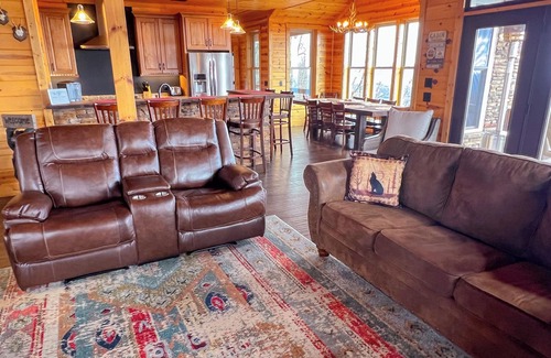 Todd Cabin | Wake Up to Mtn Views, End the Day in the Hot Tub @ Skyview Hideaway