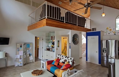 Dunnellon House | Wake up to river views:dreamy 4 bedrooms escape by the city beach in Dunnellon.