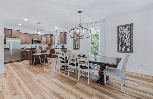 Salem House | Wakeboard Run on Lake Keowee- with dock + Firepit + sleeps 14