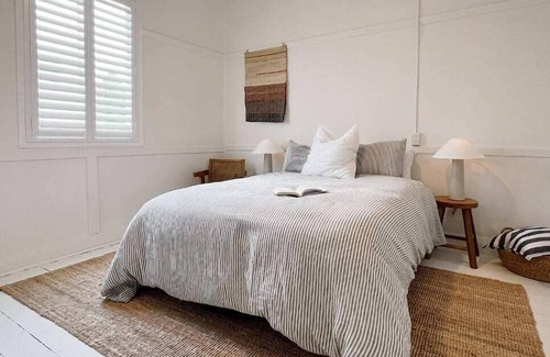 Orange East House | Wakeford Cottage - Free Wifi, Sleeps 6