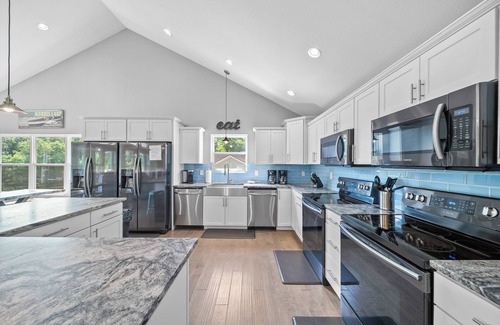 La Follette House | Waker's Paradise: Lakefront,9br/8.5ba, Private Dock,Hot Tub,Gameroom,Sleeps 32