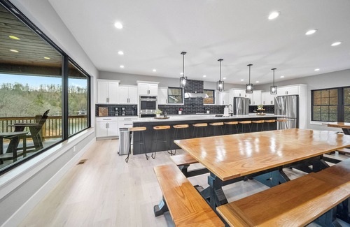 La Follette House | Wakes N Shades-Brand New. Private Dock. Hot Tub. 9 Bed/12 Bath.Theater Room