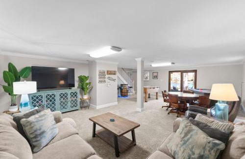 Sherrills Ford House | Waking Up Norman Lakefront Getaway Fire Pit Lake Views
