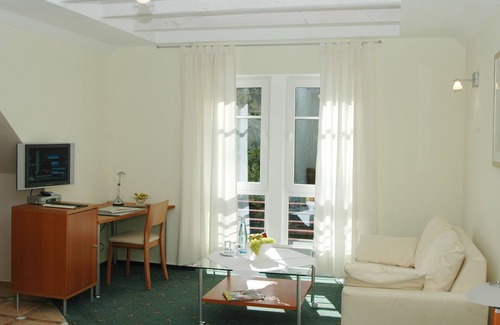 Karthauserhofgelande Hotel | Waldhotel Forsthaus Remstecken