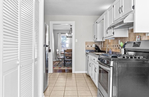 Ward Parkway House | Waldo Craftsman - Walkable to shops & dining + fenced yard/parking!
