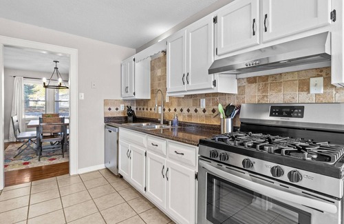 Ward Parkway House | Waldo Craftsman - Walkable to shops & dining + fenced yard/parking!