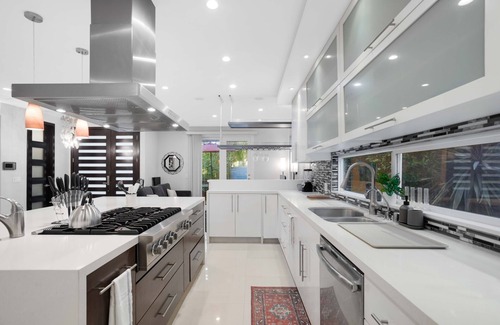 Greater Wilshire - Hancock Park House | Walefield by AvantStay | Mid-Wilshire Home + Pool