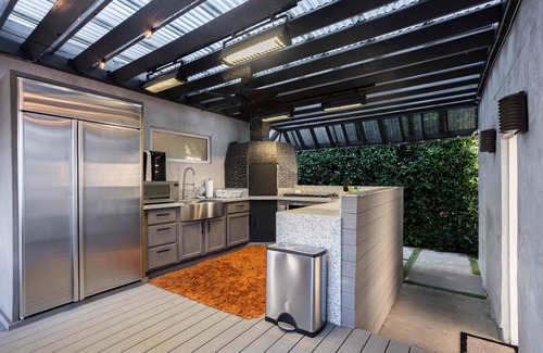 Greater Wilshire - Hancock Park House | Walefield by AvantStay | Mid-Wilshire Home + Pool