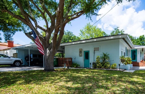 Bradenton Condo | Walk 2 Restaurants-King Bed-Near Beaches & IMG.