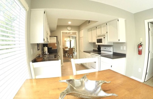 Spinnaker Beachhouses House | Walk:Beach/Golf/Restaurants–3 BD/2 BA Dog Friendly Spinnaker