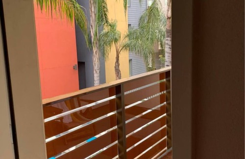 West Hollywood Apartment | Walk Of Fame Escape