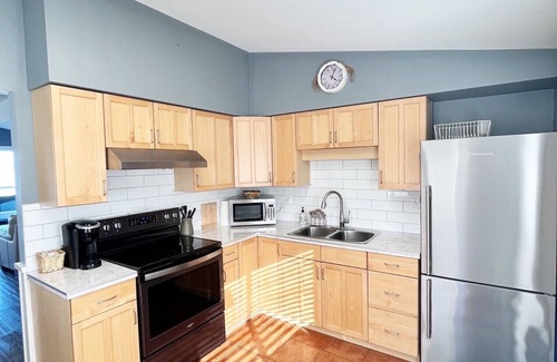 Regional District of Nanaimo House | Walk on waterfront home in Qualicum Beach