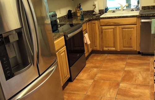 Crystal River House | Walk or Bike to EVERYTHING, All about comfort and location. Newly renovated 2025