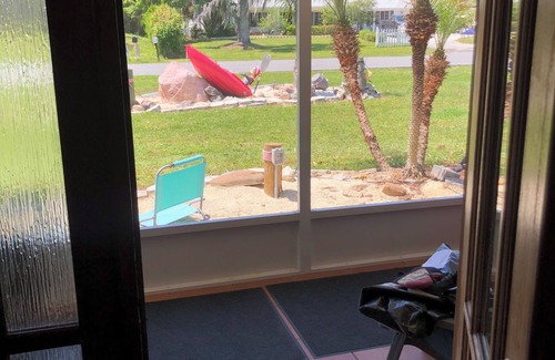 Crystal River House | Walk or Bike to EVERYTHING, All about comfort and location. Newly renovated 2025