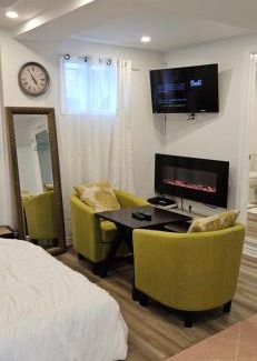 Lincoln Apartment | Walk out Basement Studio
