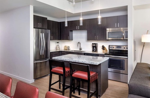 Civic District Resort | Walk to 6th St! Resort ~ w/Rooftop Pool! ~ Sleeps 6 ~ Wyndham Austin!