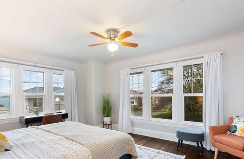 North Admiral House | Walk to Alki-Charming Retreat Steps to Beach