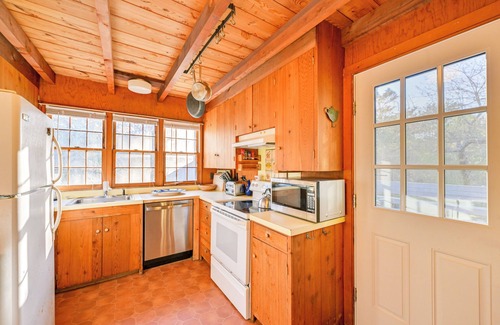 Beach Hampton Cottage | Walk to Amagansett Beach: Cottage w/Deck!