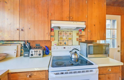 Beach Hampton Cottage | Walk to Amagansett Beach: Cottage w/Deck!