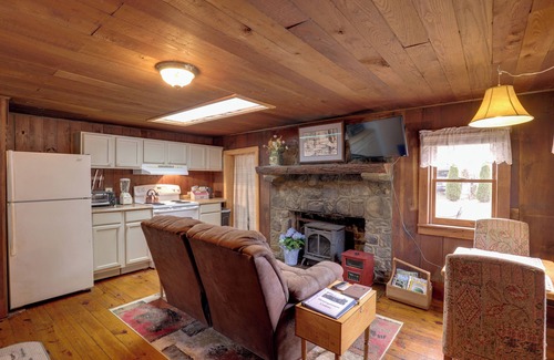 Hot Springs Apartment | Walk to Appalachian Trail: Hot Springs Getaway!