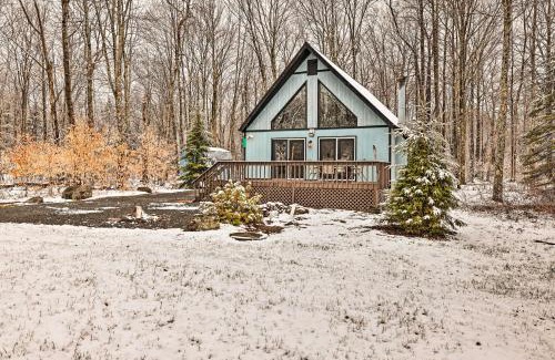 Pocono Lake House | Walk to Arrowhead Lake Cabin with Private Hot Tub!