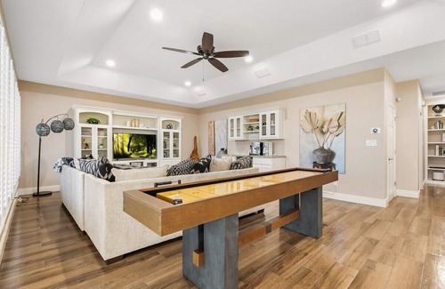 South Padre Island House | Walk to Bay & Beach! Private Pool! Foosball! Games