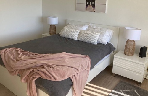 The Entrance North Apartment | Walk to beach shops and lake