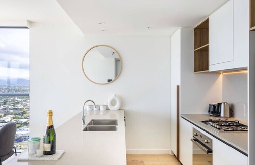 Mermaid Beach Apartment | Walk to beach/2BR Apt/Pool & Gym/Free Carpark
