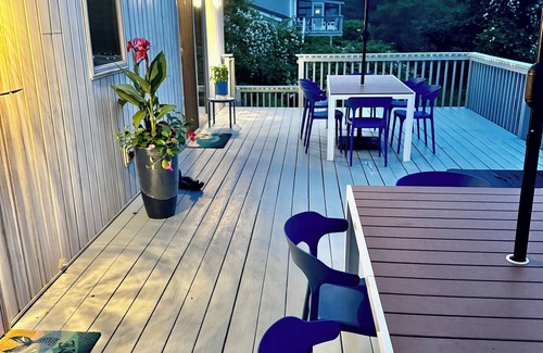 Point Judith House | Walk to Beach ! 5 Bedrooms with adjustable beds sleeps 14 Theater Room Big Deck