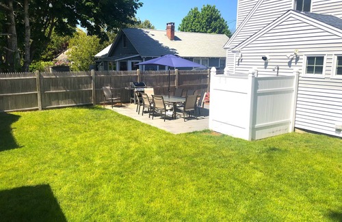 Dennis Port House | Walk to beach. 6 Bedroom Cottage. Sleeps 12.