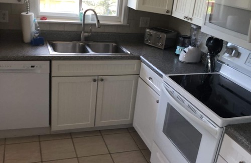 Eastward Look House | Walk to Beach: 7 beds 5 bedrooms 2.5 baths, H&C outdoor shower, oversized yard