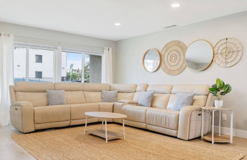 Townsite House | Walk to Beach and Pier! 10 Min to Legoland