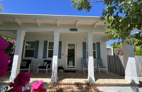 Hobe Sound House | Walk to beach and restaurants!