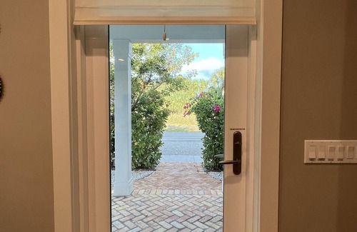 Hobe Sound House | Walk to beach and restaurants!