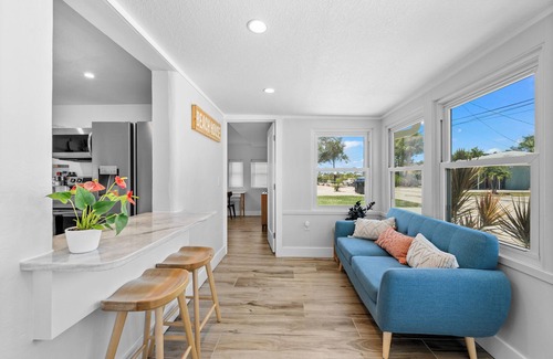 Laurel House | Walk to Beach. Beautifully Renovated 3BR, 2BA Home w/Outdoor Shower & Grille